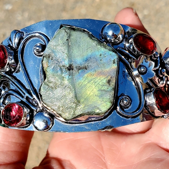 New Unique Rough Labradorite and Garnet Adjustable Cuff 925 Silver Bracelet. - Picture 13 of 16